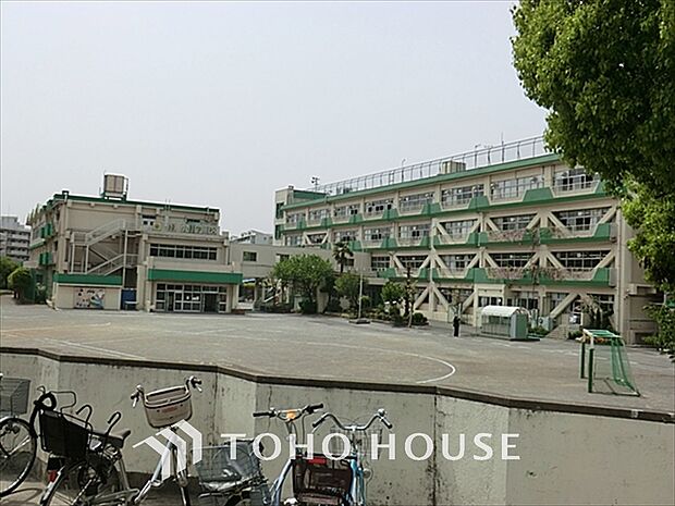 小金井市立緑小学校 距離約413m