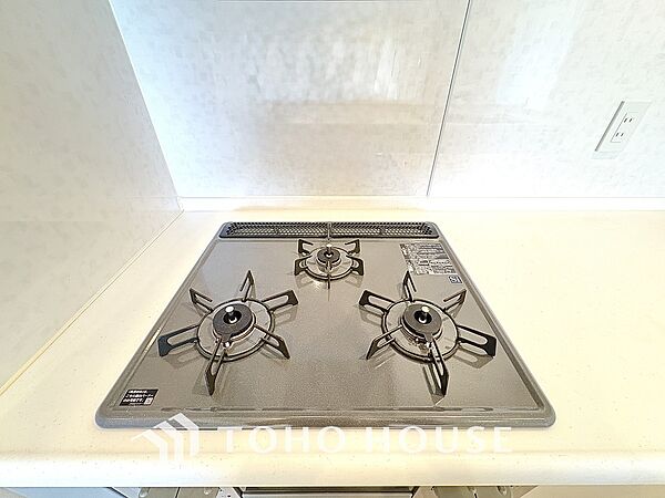 3口ガスコンロでお料理のスピードもUP。効率よくお料理ができますね。