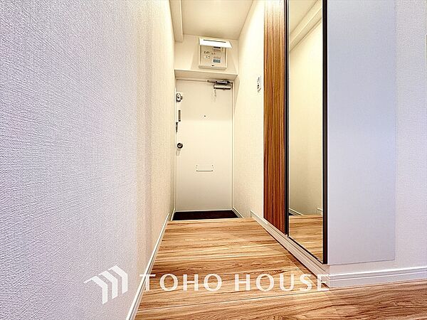 光と風が心地よい、開放感ある室内。暮らしに彩りを添える、洗練された住まい。