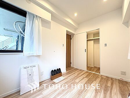 光と風が心地よい、開放感ある室内。暮らしに彩りを添える、洗練された住まい。