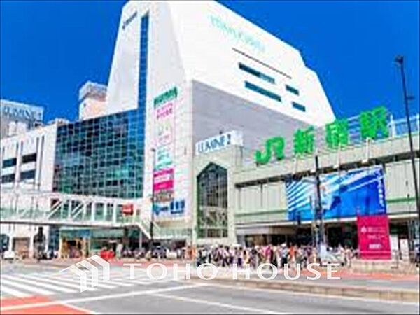 JR山手線 新宿駅 距離約640m