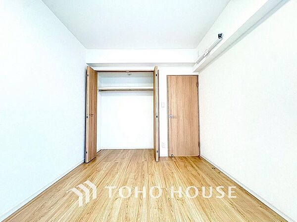 一日の疲れを癒やしてくれる主寝室。時を忘れて過ごす場所として過ごせるお部屋。