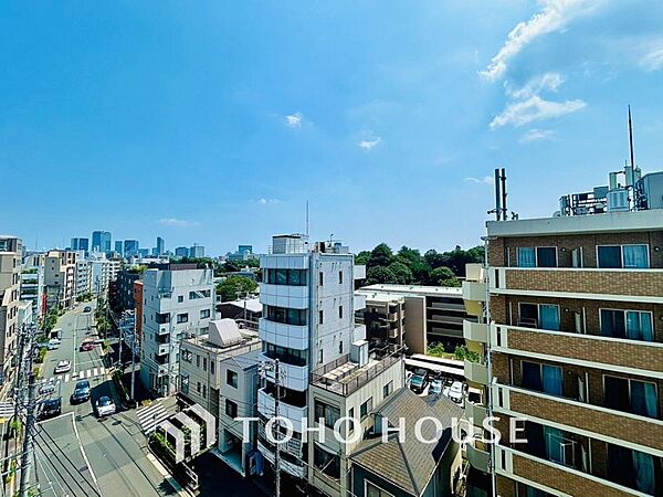 その豊かな眺望にふさわしい空間には、通風・採光にも優れ、心地よい光と風があふれています。