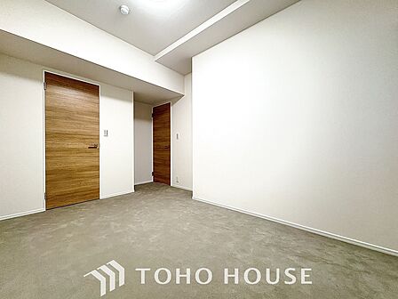 光と風が心地よい、開放感ある室内。暮らしに彩りを添える、洗練された住まい。