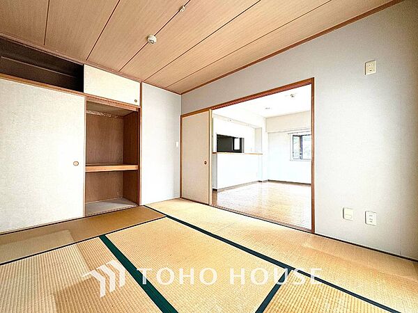 光と風が心地よい、開放感ある室内。暮らしに彩りを添える、洗練された住まい。