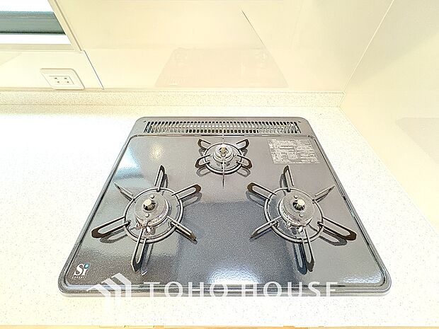 3口コンロでお料理のスピードもUP。効率よくお料理ができますね。