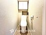 トイレ：清潔感と快適性を兼ね備えた、心地よいトイレ空間。清潔さと快適さを備えたちょうどよいスペース。