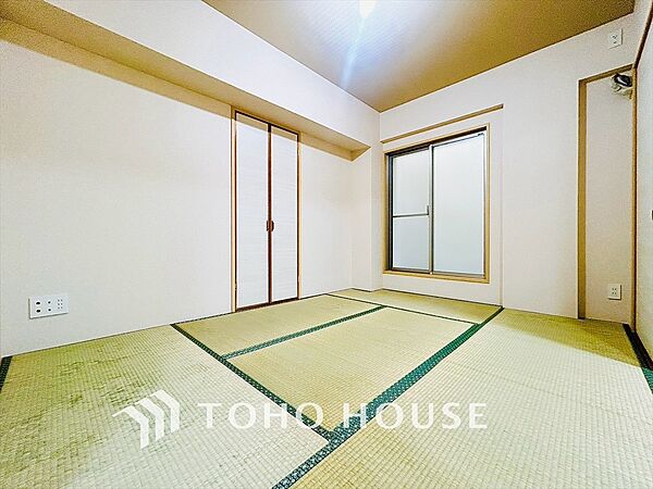 光と風が心地よい、開放感ある室内。暮らしに彩りを添える、洗練された住まい。