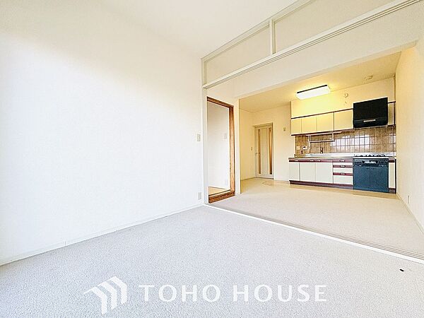 リラックスと居心地の良さが共鳴するくつろぎのダイニング空間。暮らしの中心であり、心の安らぎをもたらします。