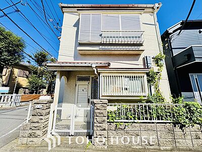 外観:住まいが放つ、洗練された存在感。外観が映し出す、新しい生活の幕開け。 外観:住まいが放つ、洗練された存在感。外観が映し出す、新しい生活の幕開け。
