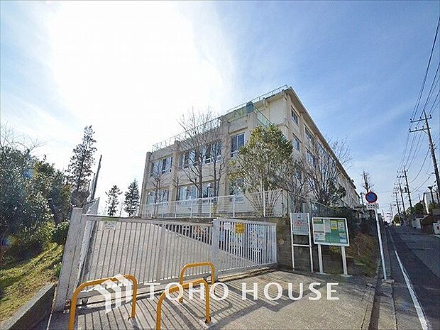 川崎市立南百合丘小学校 距離約1470m