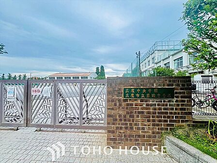 三鷹市立第四中学校 距離約750m