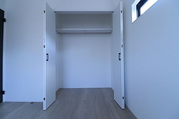 ＊6帖洋室収納＊