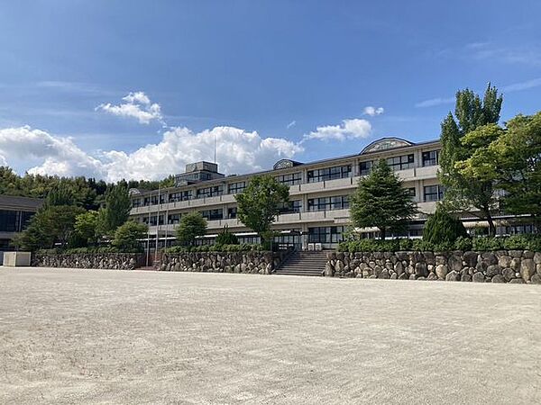 朝日町立朝日中学校 1900m