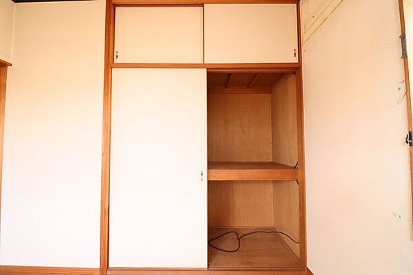 ＊2階6帖洋室押入＊