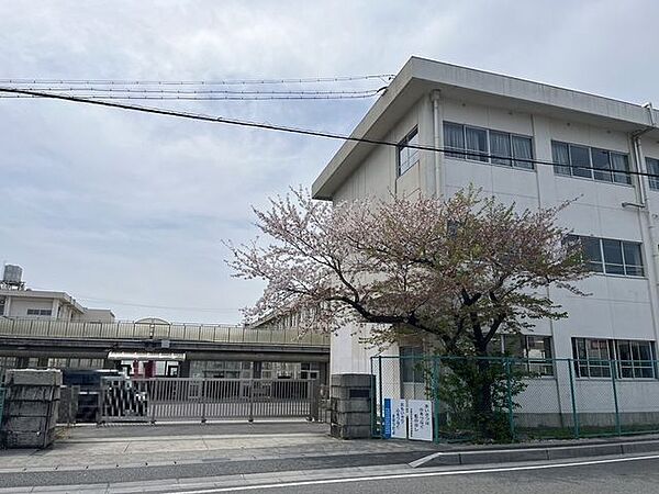 四日市市立山手中学校 1700m