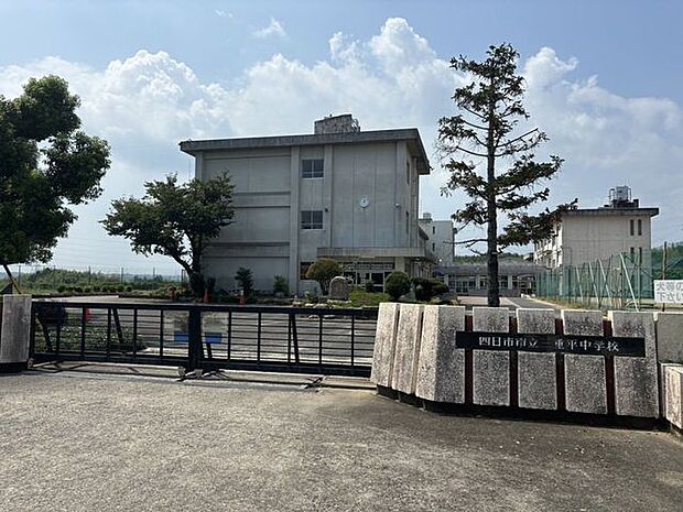四日市市立三重平中学校 350m