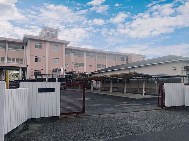 四日市市立朝明中学校 1800m