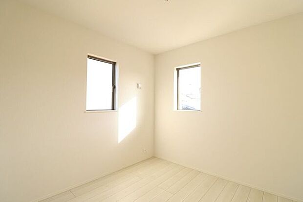 *2階東側5帖洋室*