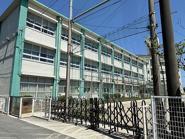 四日市市立日永小学校 190m