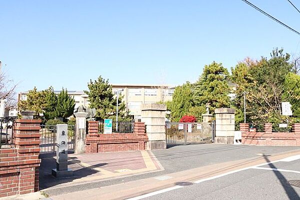 四日市市立富田小学校 540m