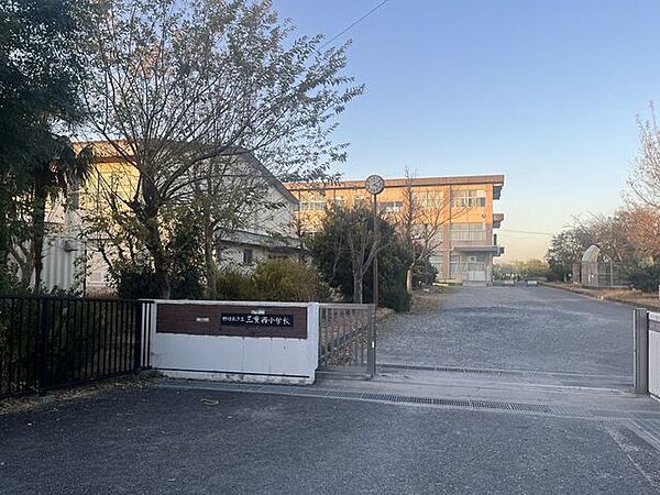 四日市市立三重西小学校 450m
