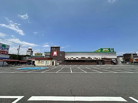 ロビン・フッド久保田店 140m