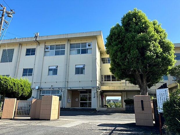 四日市市立泊山小学校 2300m