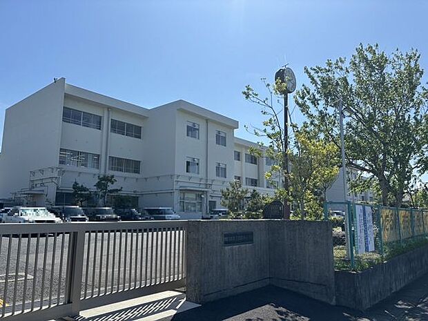 四日市市立常磐西小学校 1420m