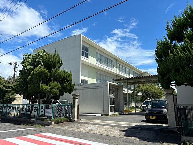 四日市市立橋北小学校 220m