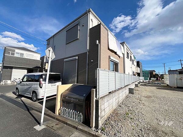南側にはさえぎる建物がなく、日当たり良好です。お洗濯物もよく乾きそうです。