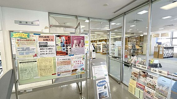 花畑図書館の外...