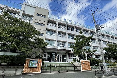 東金町中学校[公立]の外観