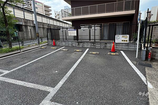 敷地内駐車場（屋外平面式）