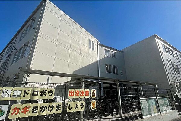 東綾瀬中学校[公立]の外観