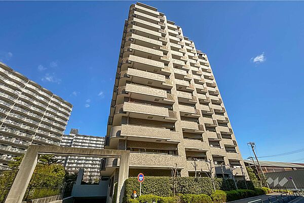 コスモシティ北千住の外観（南西側から）