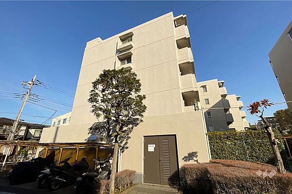藤和梅島ハイタウンＣ棟の外観（南西側から）