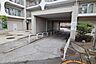駐車場：駐車場の出入り口