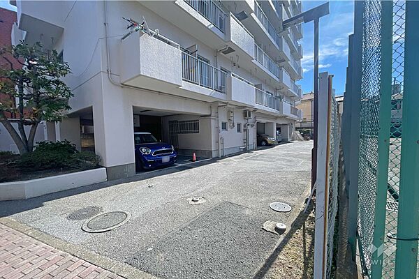 敷地内駐車場（屋内平面式）