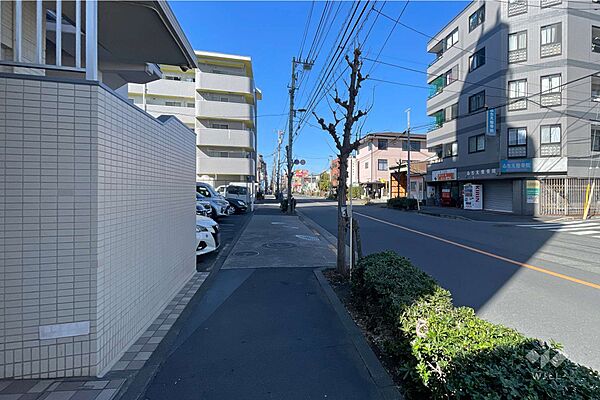 敷地北側の前面道路
