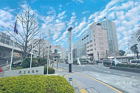 足立区役所の外観