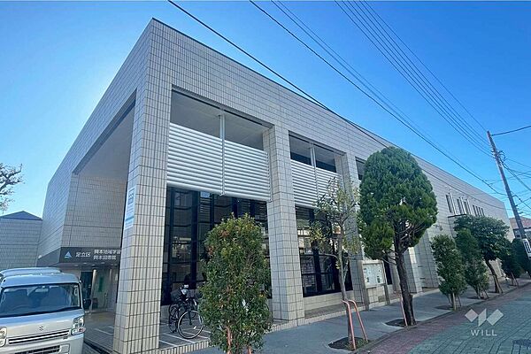 興本図書館の外観