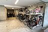 駐車場：屋内に設けられた駐輪場