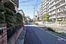 その他：敷地南西側の前面道路(南東側から)