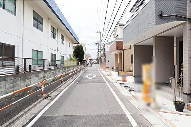 物件の東側前面道路（北側から）［2024年4月12日撮影］