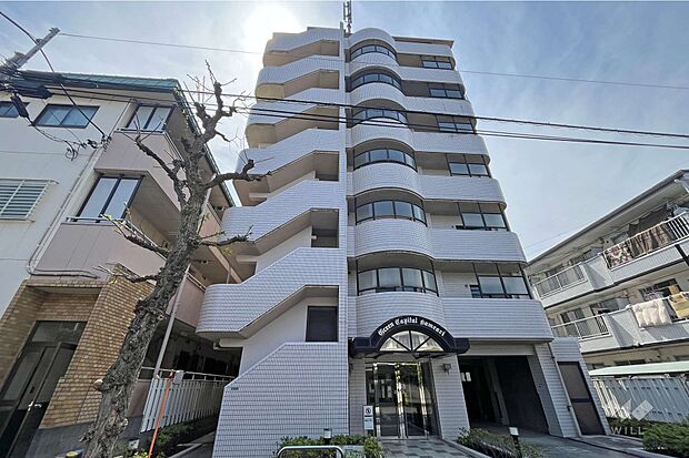 JR常磐線「亀有」駅まで徒歩12分の立地にあるマンションです。駅までの道のりは平坦です。