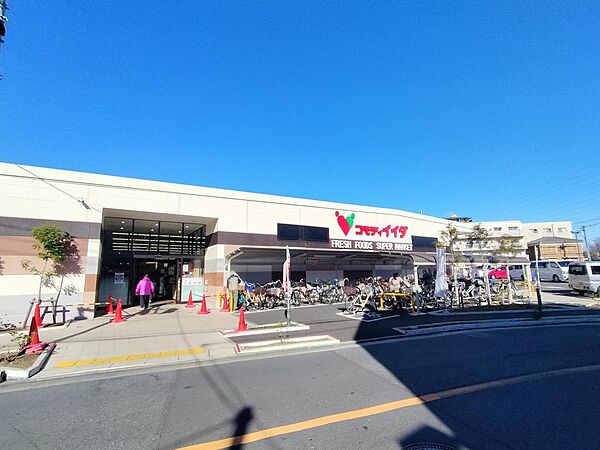 コモディイイダ鹿浜店まで７０７ｍ