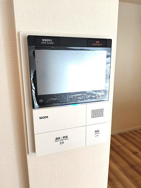 モニター付きのインターホンは入れ替えしたばかりで、大画面です。