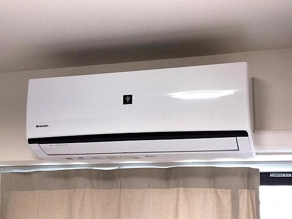 まだ新しい各居室のエアコン２台も残します。