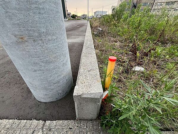 南西側の境界ブロック部分となります、隣地との境界も分かりやすいですね♪